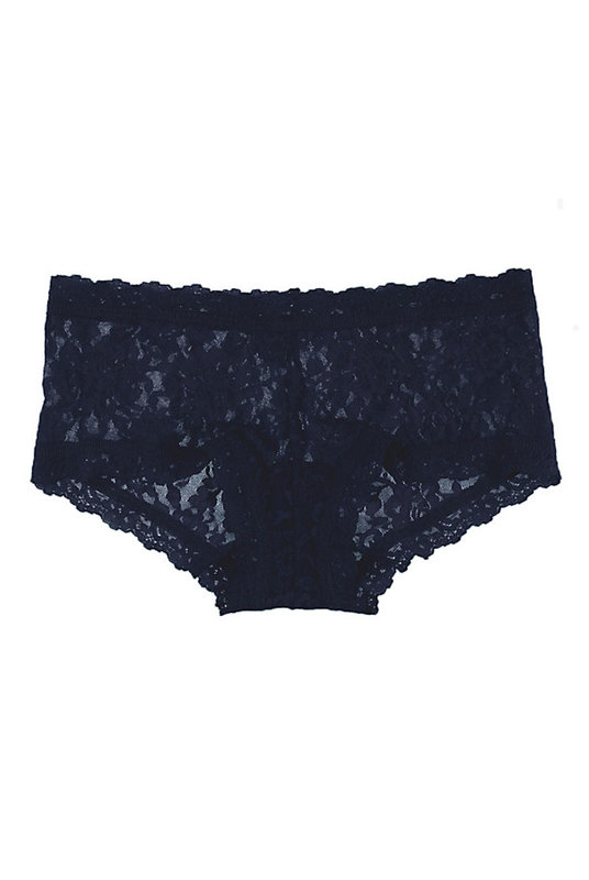 Кружевные трусы шорты с базовой посадкой в темно-синем цвете от Hanky Panky. Мереживні труси шорти з базовою посадкою в темно-синьому кольорі від Hanky Panky.