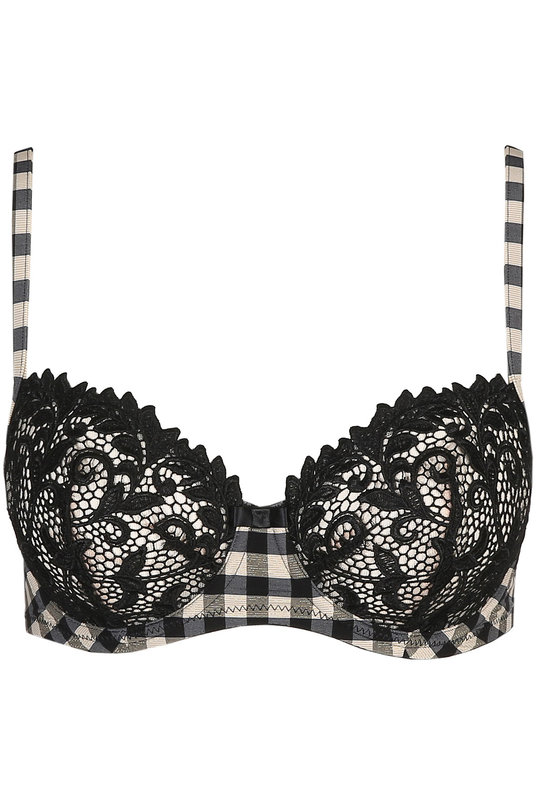 Кружевной балконет с мягкими чашками на кости в черном цвете, фото крупным планом. 