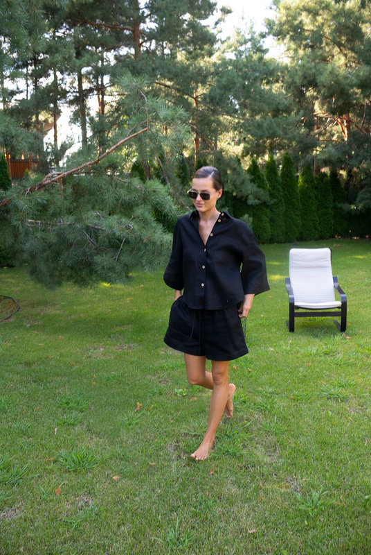 Женские льняные шорты премиум качества от Нокая современная роскошная одежда для отдыха. Жіночі лляні шорти преміум якості від Нока сучасний розкішний одяг для відпочинку.