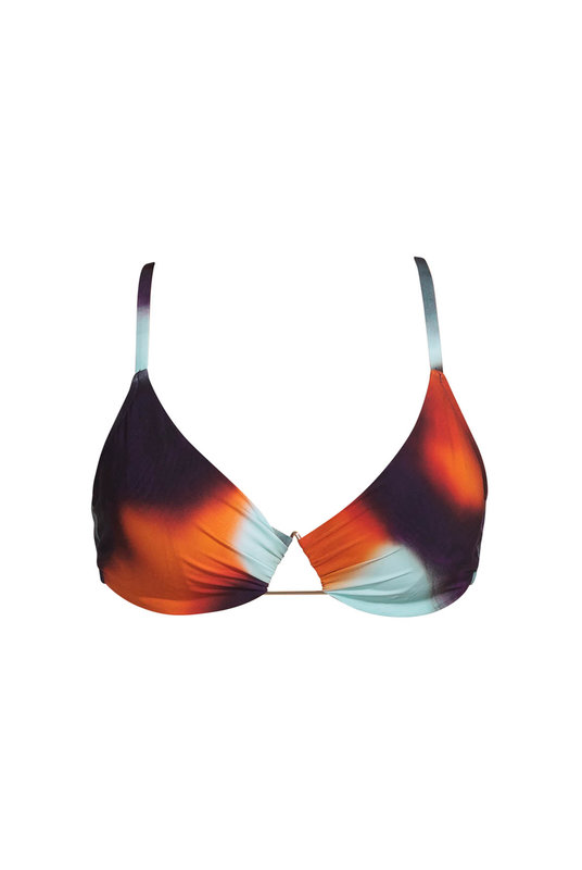 Купальный бюстгальтер мягкий на косточках с абстрактным принтом в голубом, фото крупным планом. Купальний бюстгальтер м'який на кісточках з абстрактним принтом у блакитному, фото крупним планом.