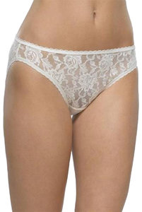 Купить женские трусы слипы бесшовные от HANKY ​​PANKY из деликатного кружева в цвете айвори телесные. Купити жіночі труси сліпи безшовні від HANKY PANKY з делікатного мережива в кольорі тілесному.